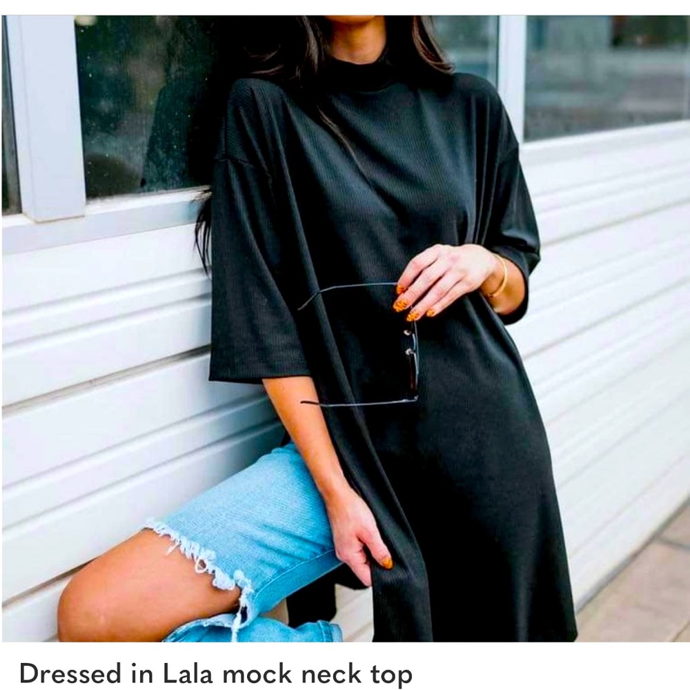 Dressed in LALA mock neck top. Long short size L